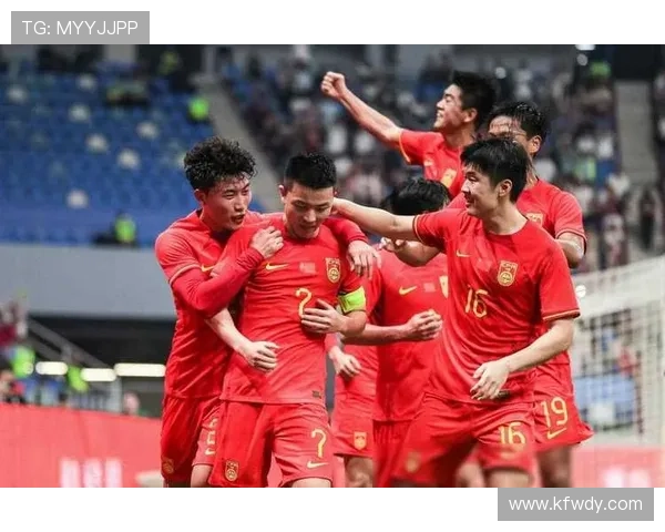 中国足球队迎战日本队,备战亚洲杯关键战役全力以赴 中国足球队迎战日本队,备战亚洲杯关键战役全力以赴