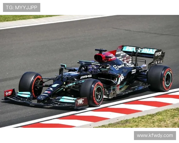 F1赛季最新动态：顶级车队竞争加剧 赛道风云再起