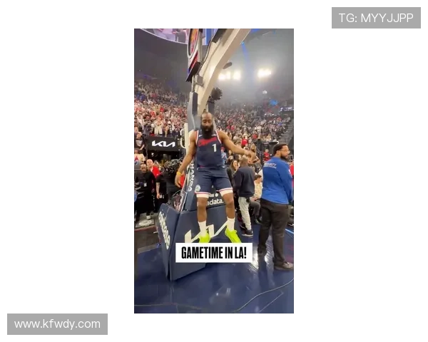 NBA最新动态:詹姆斯伤愈复出哈登加盟快船杜兰特领衔太阳再启征程 NBA最新动态:詹姆斯伤愈复出哈登加盟快船杜兰特领衔太阳再启征程