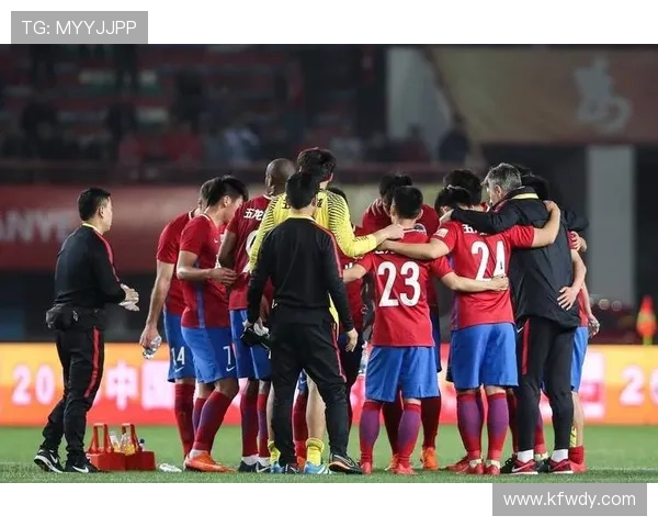 国足迎战劲敌全场鏖战九十分钟终获胜展现团队拼搏精神 国足迎战劲敌全场鏖战九十分钟终获胜展现团队拼搏精神