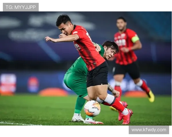 弗罗西诺内俱乐部宣布新赛季阵容调整引发球迷热议并加强球队备战