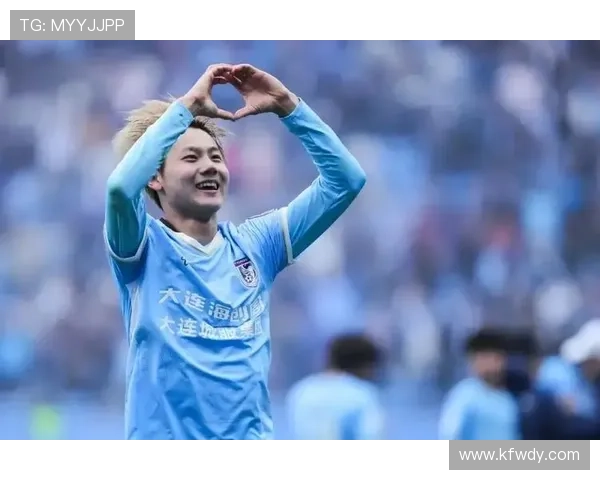 中国足球新星崭露头角，助力球队逆袭夺冠，赛后备受媒体关注