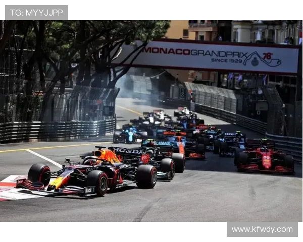 F1新赛季激战一触即发 红牛与梅赛德斯谁将主宰未来赛道 F1新赛季激战一触即发 红牛与梅赛德斯谁将主宰未来赛道