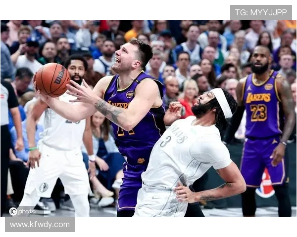 NBA最新战况:湖人击败勇士 詹姆斯刷新历史新纪录 独行侠逆袭胜火箭 NBA最新战况:湖人击败勇士 詹姆斯刷新历史新纪录 独行侠逆袭胜火箭