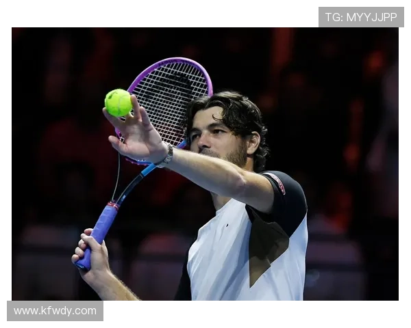 网球大满贯赛事激战正酣 世界排名前十选手全力争夺年终排名 网球大满贯赛事激战正酣 世界排名前十选手全力争夺年终排名